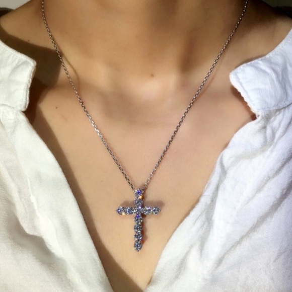 **NEW STERLING SILVER DIAMOND CROSS NECKLACE - Picture 3 of 4